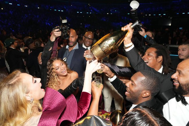 Đẳng cấp Beyoncé: Tới trễ do kẹt xe nhưng vẫn phá kỉ lục khủng, còn được dâng cúp Grammy đến tận chỗ ngồi! - Ảnh 5.