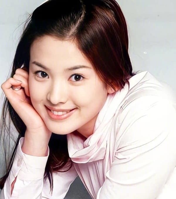 Nhan sắc Song Hye Kyo 20 năm trước gây sốt - Ảnh 7.