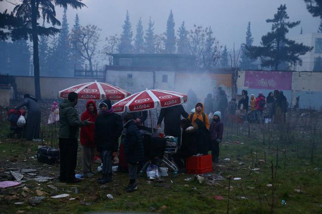 Chùm ảnh: Khung cảnh Thổ Nhĩ Kỳ, Syria tan hoang sau trận động đất kinh hoàng khiến hơn 4000 người thiệt mạng - Ảnh 16.