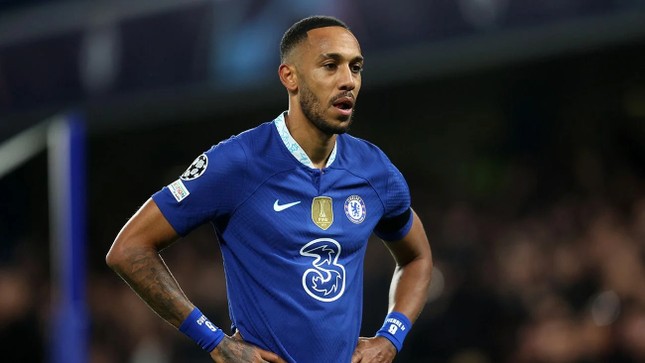 Chelsea ngậm đắng nuốt cay, trả tiền để tống khứ Aubameyang - Ảnh 1.