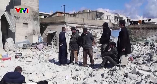 Người đàn ông Syria mất 20 người thân trong động đất - Ảnh 2.
