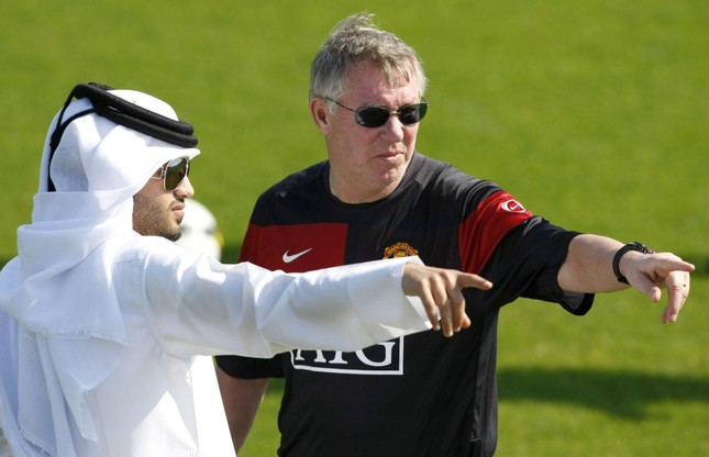 Làm thế nào để người Qatar lách luật, vừa sở hữu PSG, vừa vực dậy gã khổng lồ MU - Ảnh 2.