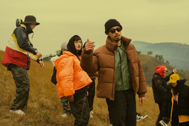 Xem ngay MV mới của Đen V&acirc;u: Kh&ocirc;ng c&oacute; Ho&agrave;ng Thuỳ Linh, cũng chẳng c&oacute; đ&aacute;m hỏi n&agrave;o cả! - Ảnh 3.