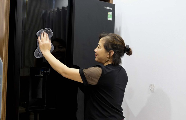 Người H&agrave; Nội đối ph&oacute; nồm ẩm: D&ugrave;ng m&aacute;y sấy t&oacute;c sấy quần &aacute;o, lau nh&agrave; li&ecirc;n tục - Ảnh 8.