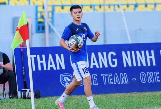 H&agrave;nh tr&igrave;nh lận đận 3 lần thất nghiệp của cầu thủ U23 Việt Nam ăn tập ở Nhật Bản - Ảnh 1.