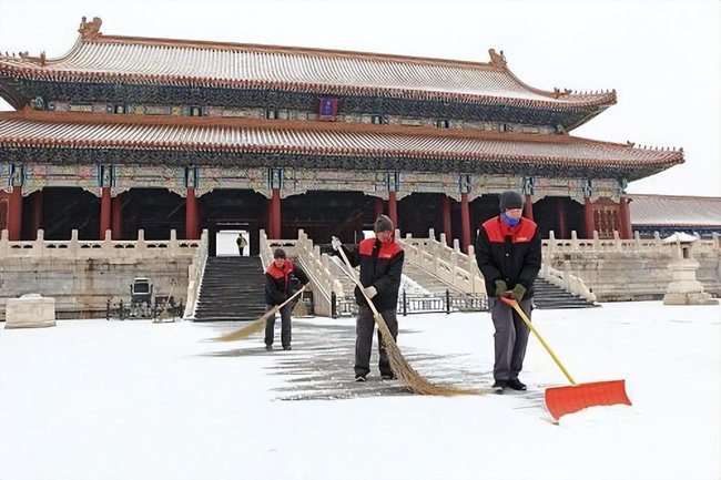 Từng mất tới 9 tháng mới dọn xong Tử Cấm Thành: 250.000 mét khối rác được đưa đi, số lượng người tham gia “tổng vệ sinh” gây choáng - Ảnh 2.