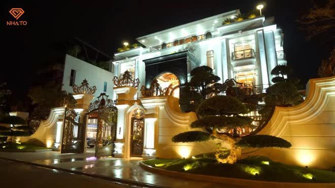 Kh&aacute;m ph&aacute; cung điện 700m2 ven s&ocirc;ng H&agrave;n, phủ v&agrave;ng, d&aacute;t gỗ qu&yacute;, ri&ecirc;ng bộ sofa ngồi chơi đ&atilde; hơn 1 tỷ - Ảnh 2.