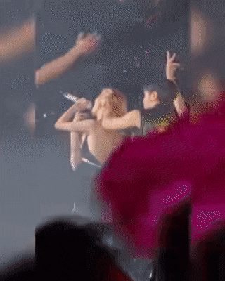 Ros&eacute; (BLACKPINK) gặp sự cố trang phục nghi&ecirc;m trọng nhất sự nghiệp? - Ảnh 4.