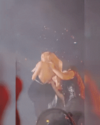 Ros&eacute; (BLACKPINK) gặp sự cố trang phục nghi&ecirc;m trọng nhất sự nghiệp? - Ảnh 3.