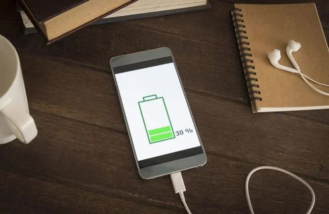 Đ&acirc;u l&agrave; nơi nguy hiểm nhất để sạc điện thoại? Đ&aacute;p &aacute;n khiến nhiều người bất ngờ - Ảnh 7.