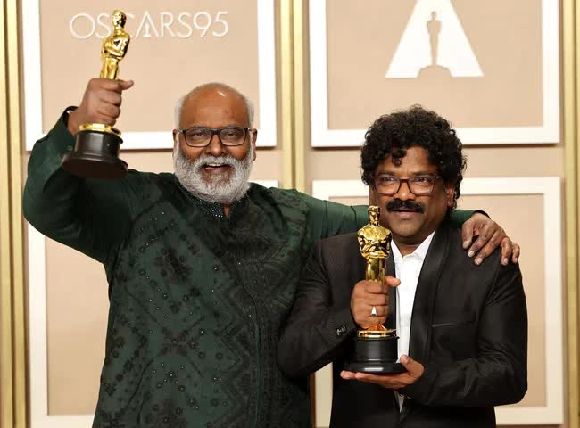 Rihanna khoe bụng bầu, Lady Gaga chùi hết son phấn vẫn trượt Oscar vào tay 1 bộ phim Ấn Độ! - Ảnh 9.