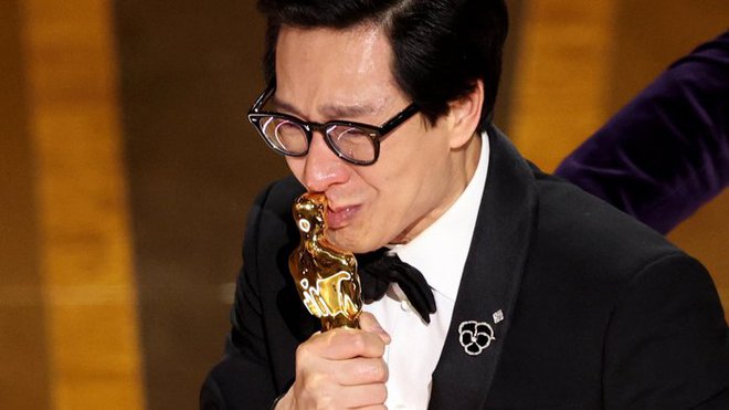 Diễn viên Quan Kế Huy đoạt giải Oscar, lập hàng loạt kỷ lục của điện ảnh thế giới - Ảnh 2.