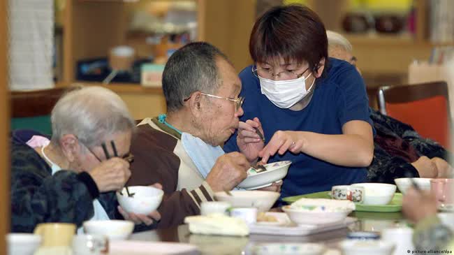 Quốc gia có tỷ lệ đàn ông không muốn kết hôn còn cao hơn phụ nữ, mọi người thà xem hoạt hình còn hơn ra ngoài gặp người thật - Ảnh 2.