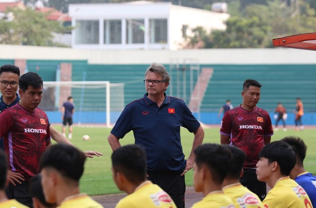 HLV Troussier ra mắt, U23 Việt Nam thắng trận giao hữu đặc biệt - Ảnh 1.