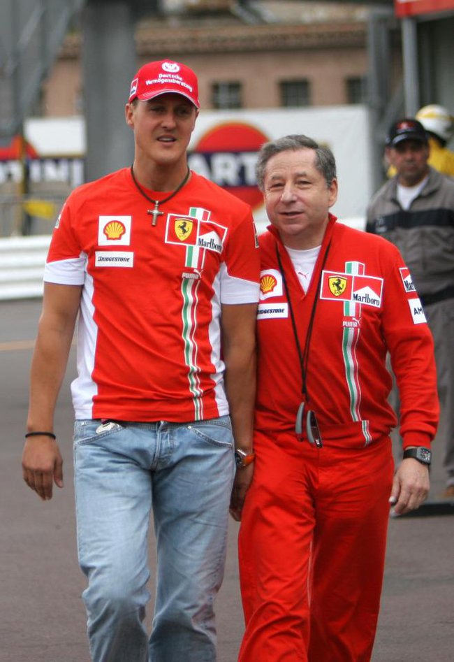 Huyền thoại F1 Michael Schumacher đ&oacute;ng vai tr&ograve; bất ngờ trong chuyện t&igrave;nh của minh tinh Dương Tử Quỳnh - Ảnh 1.