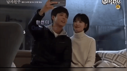 Loạt sao nam k&eacute;m tuổi lộ khoảnh khắc skinship với Song Hye Kyo, ngọt thế n&agrave;y hỏi sao thường vướng tin hẹn h&ograve; - Ảnh 12.