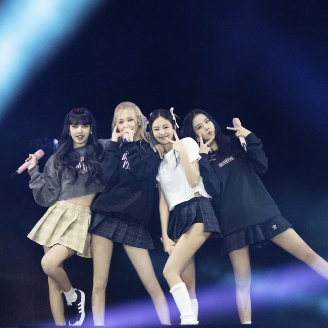 Xem BLACKPINK đi tour nước ngoài mà thót tim: Kiệm vải đến mức khó tả, Rosé - Jennie liên tục gặp sự cố - Ảnh 12.