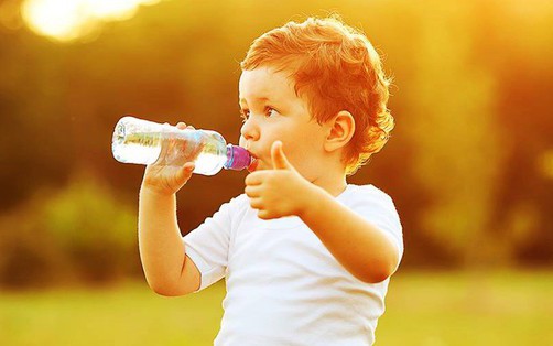 B&eacute; trai 15 th&aacute;ng tử vong sau khi uống oresol pha sai tỷ lệ: Những kiến thức quan trọng bố mẹ cần nhớ