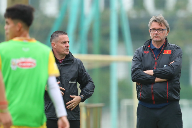 Điểm huyệt h&agrave;ng c&ocirc;ng U23 Việt Nam, HLV Troussier sẽ giải b&agrave;i to&aacute;n kh&oacute; bằng vũ kh&iacute; sở trường? - Ảnh 3.