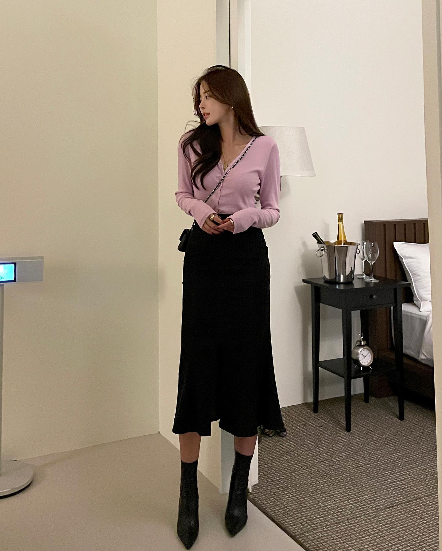 5 item màu đen nên có trong tủ đồ để mặc đẹp hơn - Ảnh 2. 5 item màu đen nên có trong tủ đồ để mặc đẹp hơn - Ảnh 2.