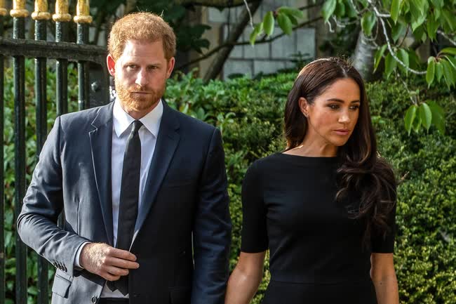 Hôn nhân của Harry và Meghan có thể rạn nứt vì bất đồng trong cách ứng xử với Vương thất? - Ảnh 2.