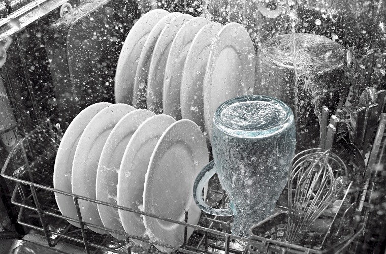 Người dùng cho 1 thứ ở nhà tắm vào máy rửa bát khiến bác sĩ thốt lên: Cả nhà mang bệnh mất! - Ảnh 1. Người dùng cho 1 thứ ở nhà tắm vào máy rửa bát khiến bác sĩ thốt lên: Cả nhà mang bệnh mất! - Ảnh 1.