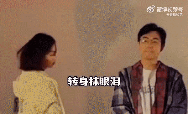 Victoria f(x) kh&ocirc;ng cầm được nước mắt khi nghe fan nhắc đến người em qu&aacute; cố Sulli - Ảnh 4.