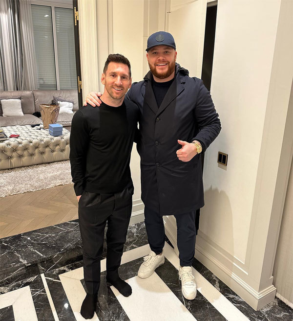 Messi chi 5 tỷ đồng mua 35 chiếc iPhone mạ vàng 24K tặng toàn đội Argentina - Ảnh 5. Messi chi 5 tỷ đồng mua 35 chiếc iPhone mạ vàng 24K tặng toàn đội Argentina - Ảnh 5.