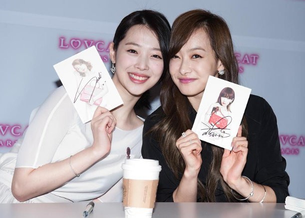 Victoria f(x) kh&ocirc;ng cầm được nước mắt khi nghe fan nhắc đến người em qu&aacute; cố Sulli - Ảnh 5.