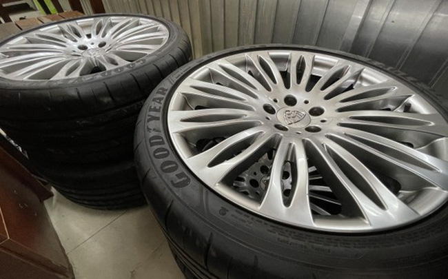 Tài xế mang siêu xe Maybach của chủ đi đánh tráo 4 bánh xe - Ảnh 1.