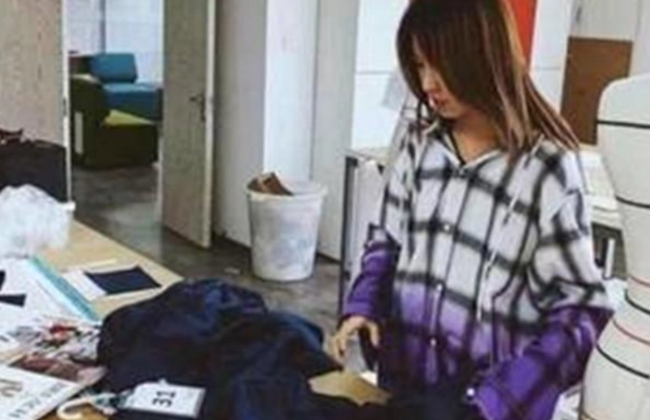 C&ocirc; g&aacute;i 16 tuổi ăn cơm phải c&oacute; người đ&uacute;t, mỗi ng&agrave;y ti&ecirc;u hơn 30 triệu đồng: Bố mẹ cho về qu&ecirc; sống, chỉ 1 th&aacute;ng đ&atilde; lột x&aacute;c bất ngờ - Ảnh 4.