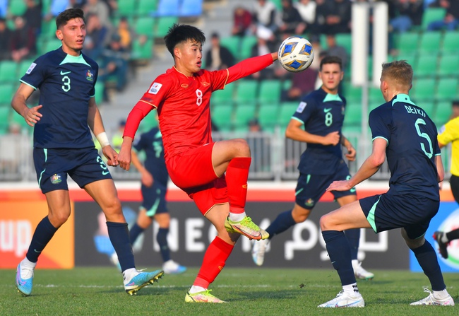 HLV Troussier lý giải quy định khắt khe trong buổi tập của U23 Việt Nam - Ảnh 2.