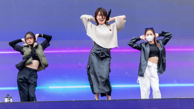 Lazada Supershow tại H&agrave; Nội trước giờ G: Ho&agrave;ng Dũng, Phương Ly v&agrave; d&agrave;n sao Việt hăng say tập luyện, hứa hẹn bữa tiệc &acirc;m nhạc b&ugrave;ng nổ chưa từng c&oacute; - Ảnh 4.