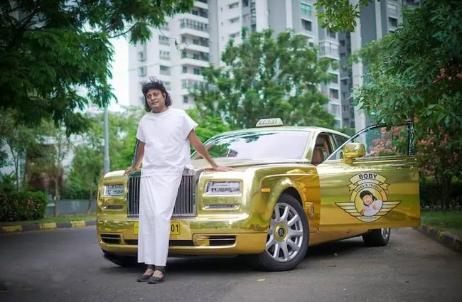 Cũng là taxi nhưng không phải Vios: Triệu phú mang hẳn Rolls-Royce Phantom mạ vàng đi chạy dịch vụ khiến dân tình trầm trồ - Ảnh 4.