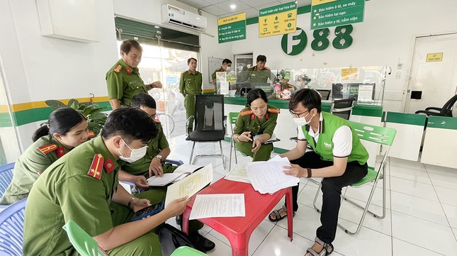 Công an tỉnh An Giang đồng loạt kiểm tra 20 cơ sở F88 - Ảnh 1.