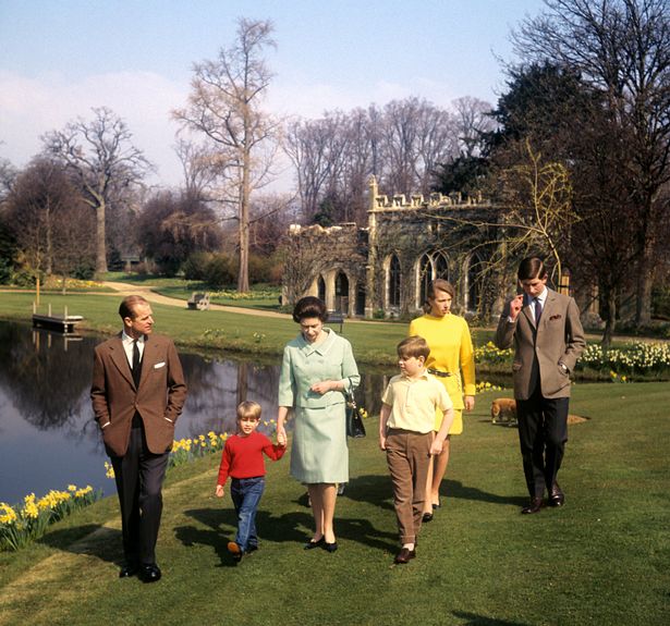 Vì sao Harry và Meghan né được hàng trăm nghìn bảng tiền thuê căn nhà vừa bị Vua Charles tịch thu? - Ảnh 2.