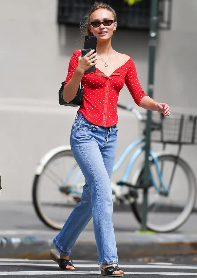Học ái nữ nhà Johnny Depp cách diện quần jeans sành điệu, phối kiểu nào cũng đẹp mê - Ảnh 19.