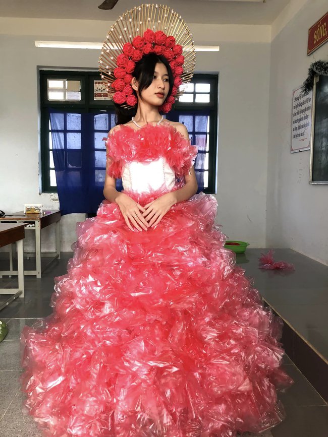 THỜI TRANG TÁI CHẾ (RECYCLED FASHION)