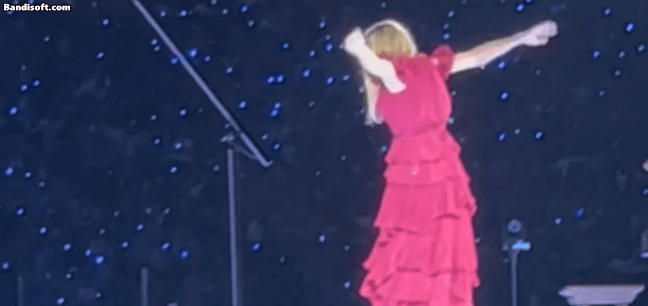 Vén bí mật màn trình diễn bí ẩn nhất của The Eras Tour: Taylor Swift nhảy từ trên cao xuống thẳng dưới mặt nước đầy ảo diệu! - Ảnh 2.