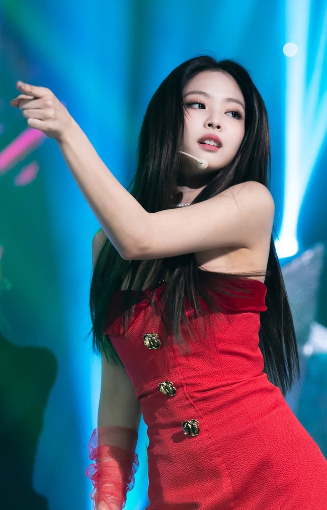 Nhìn lại màn solo của Jennie: Là người đầu tiên của BLACKPINK nên chịu nhiều tranh cãi, thành tích khủng “làm nền” cho chị em sau này - Ảnh 15.