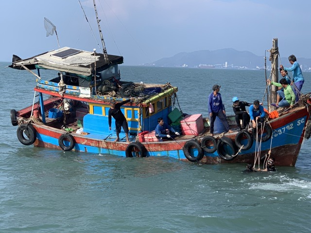 TP.HCM: Chìm tàu cá, 7 ngư dân bị rơi xuống biển - Ảnh 1.