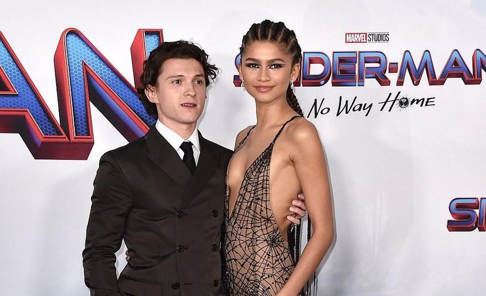 Zendaya đeo chiếc nhẫn đặc biệt, sắp về chung nhà với Người nhện Tom Holland? - Ảnh 3.