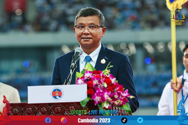 Chuyện xưa nay hiếm có, chủ nhà Campuchia cho học sinh nghỉ học gần một tháng vì SEA Games 32 - Ảnh 1.