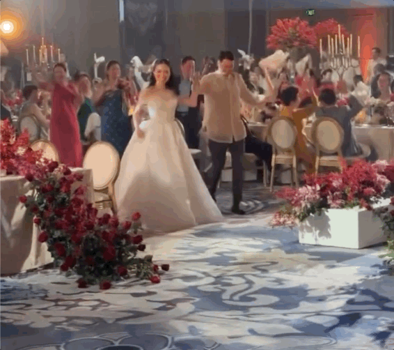 Khoảnh khắc hiếm của Linh Rin - Phillip Nguyễn trong hôn lễ: Cặp đôi cùng khiêu vũ, chú rể xúc động hôn cô dâu - Ảnh 5.