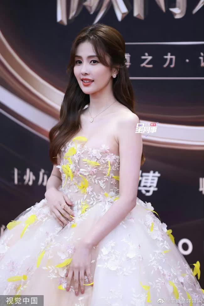 Thảm đỏ Đêm hội Weibo hoá thảm hoạ: Ngu Thư Hân - Bạch Lộc diêm dúa, Jessica Jung lột xác đè bẹp minh tinh khoe cơ bụng - Ảnh 5.