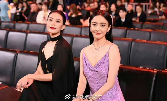 Nhiều sao Cbiz diện đồ gây tiếc nuối tại Đêm hội Weibo 2023 - Ảnh 9.