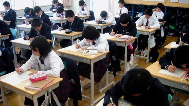 Từ chiếc cặp sách nặng 10kg đến dành ít nhất 15 tiếng để học tập: Học sinh Nhật Bản chưa bao giờ kiệt sức đến thế! - Ảnh 5.