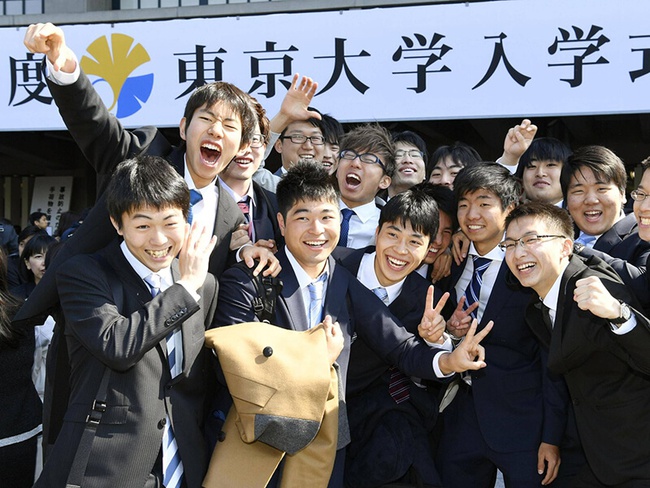 Từ chiếc cặp sách nặng 10kg đến dành ít nhất 15 tiếng để học tập: Học sinh Nhật Bản chưa bao giờ kiệt sức đến thế! - Ảnh 4.