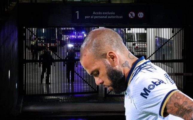 Cầu thủ Dani Alves bị bắt vì cáo buộc tấn công tình dục một phụ nữ