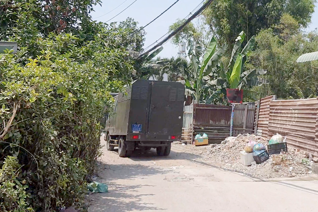 Vụ bé trai 3 tuổi nghi bị ép hút ma túy đá: Kiểm tra nơi ở của mẹ ruột và người tình - Ảnh 3.